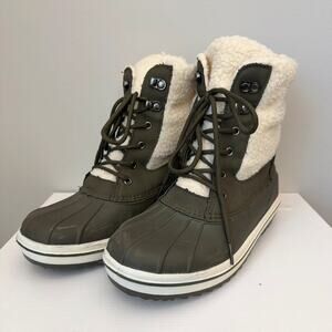 Women’s Snow boots size 8